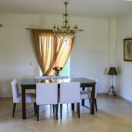 Maison Fleurs Diakopto Extérieur photo