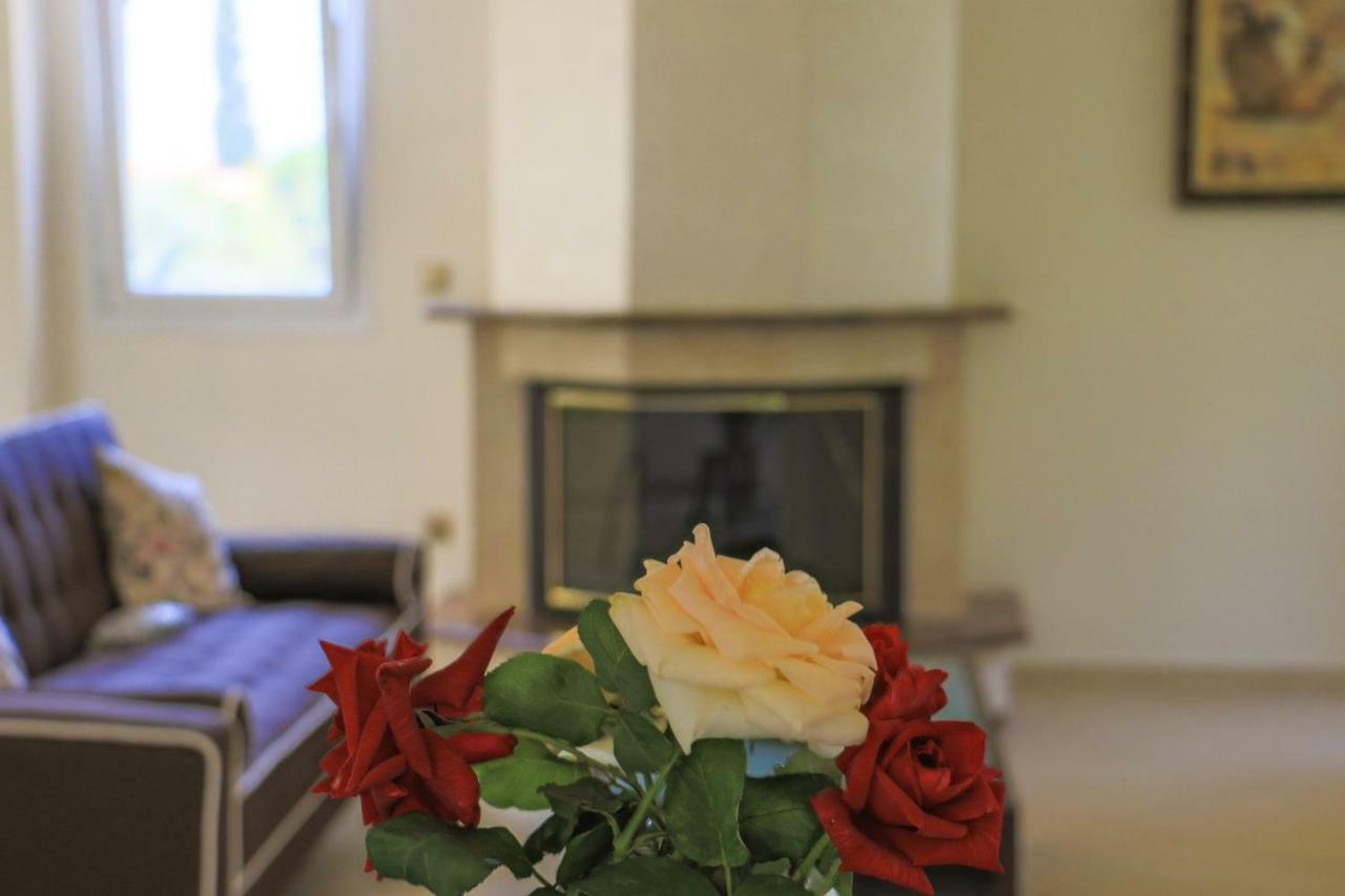 Maison Fleurs Diakopto Extérieur photo