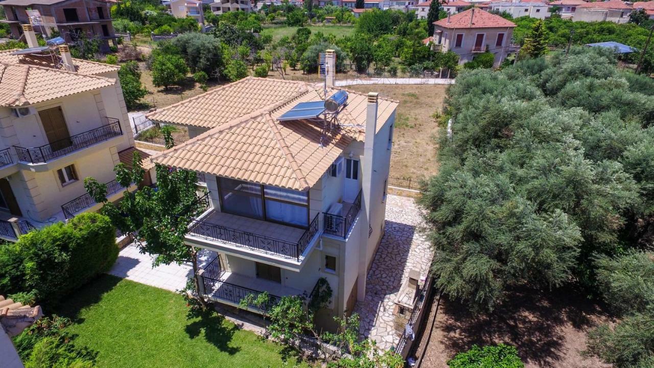 Maison Fleurs Diakopto Extérieur photo