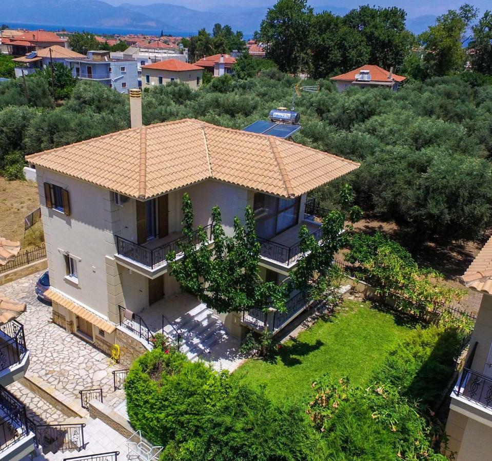 Maison Fleurs Diakopto Extérieur photo