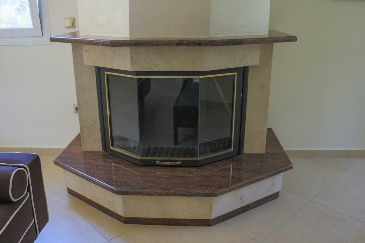 Maison Fleurs Diakopto Extérieur photo