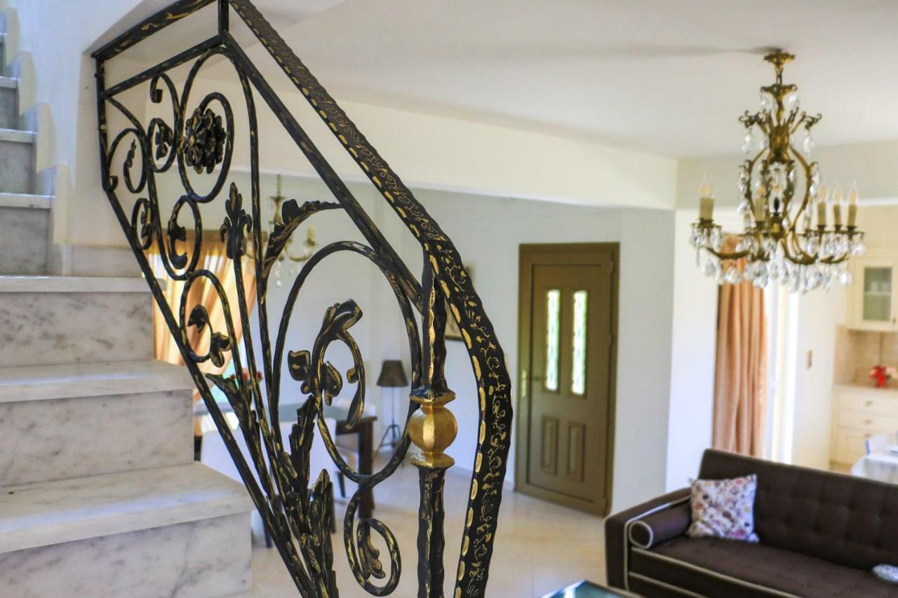Maison Fleurs Diakopto Extérieur photo