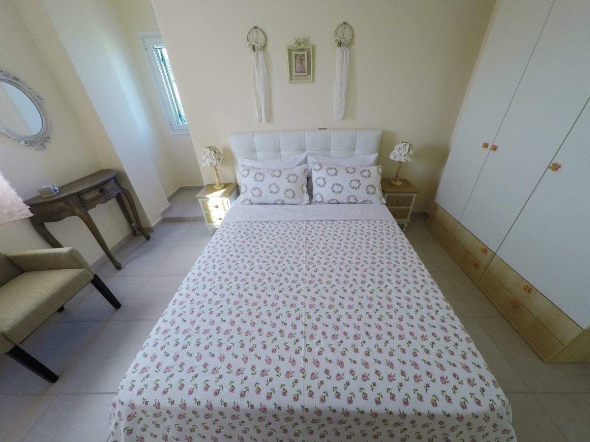 Maison Fleurs Diakopto Extérieur photo