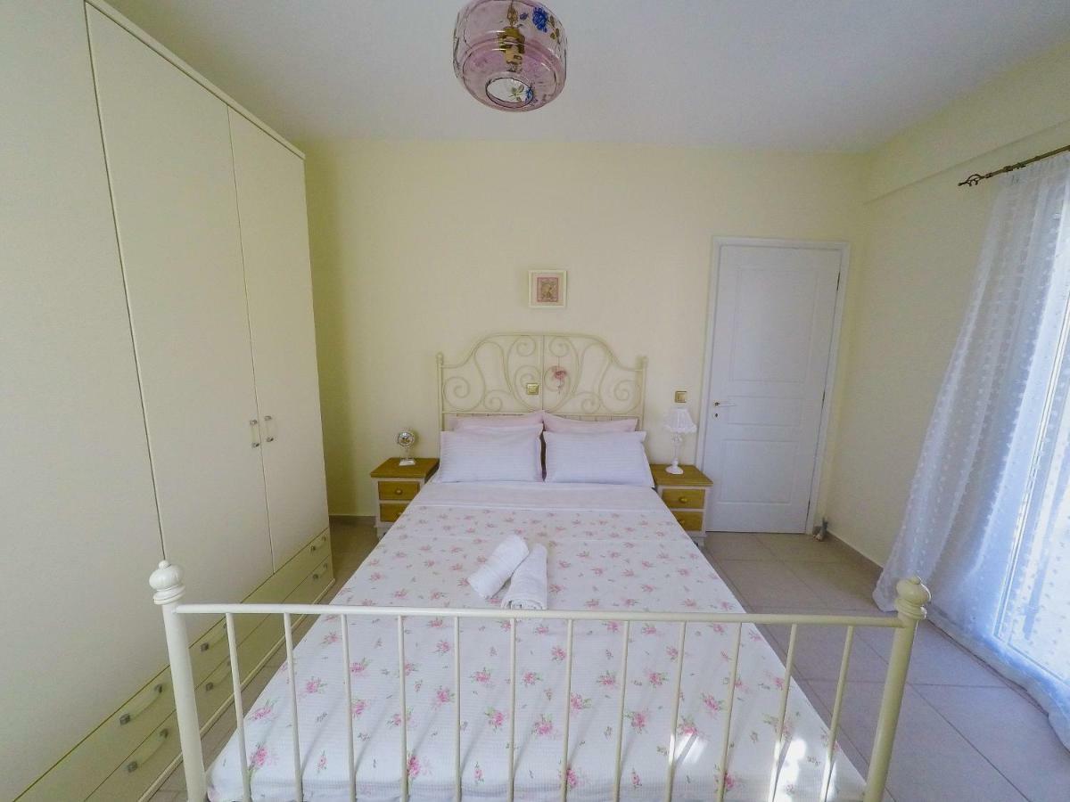 Maison Fleurs Diakopto Extérieur photo