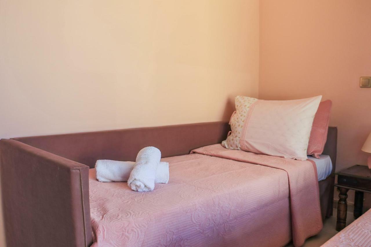 Maison Fleurs Diakopto Extérieur photo