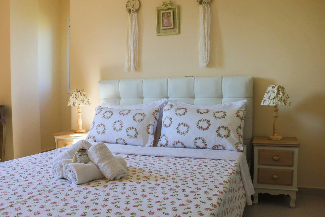 Maison Fleurs Diakopto Extérieur photo